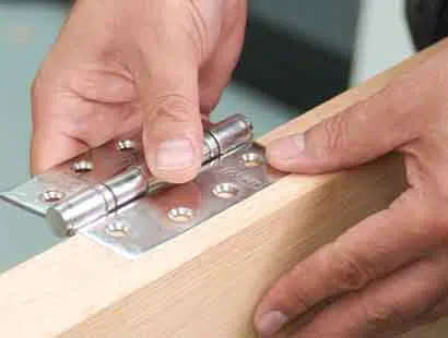 how many hinges per cabinet door
