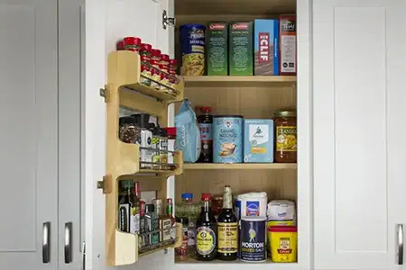 Kapıya Monte Baharat Saklama Rafları